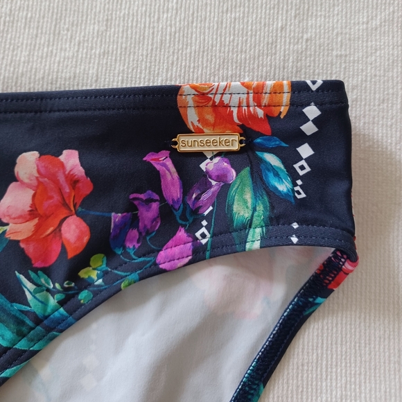 VENUS Floral Drop Bikini Bottom, size M - Picture 10 of 11